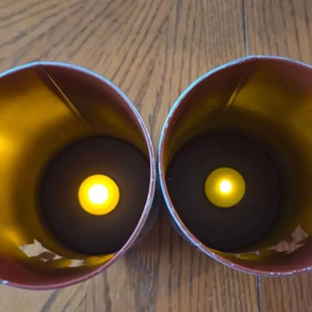 Set of eek flickering light metal cans